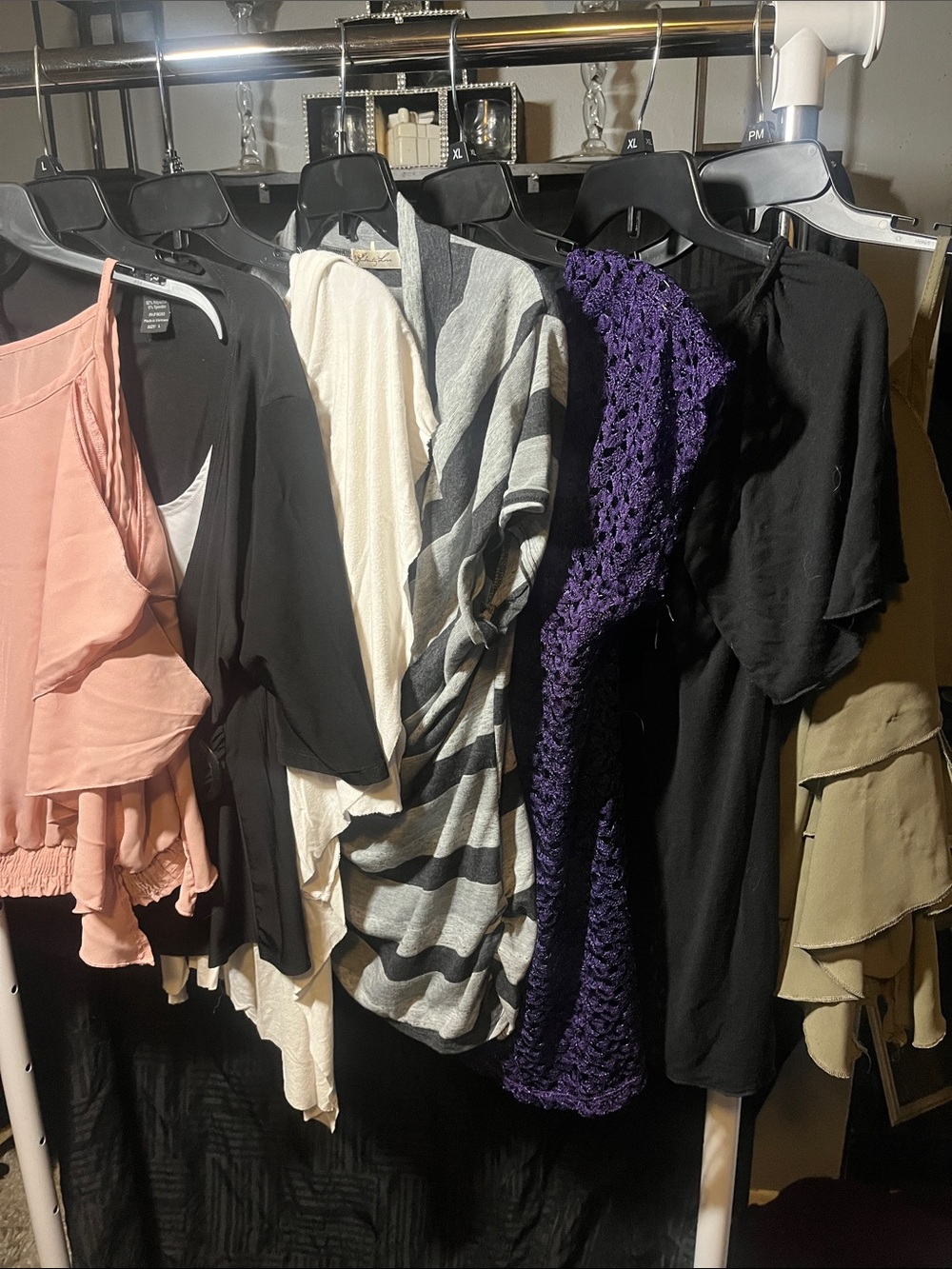 Lot of 7 Women’s Short Sleeve & Off Shoulder Tops Size Large